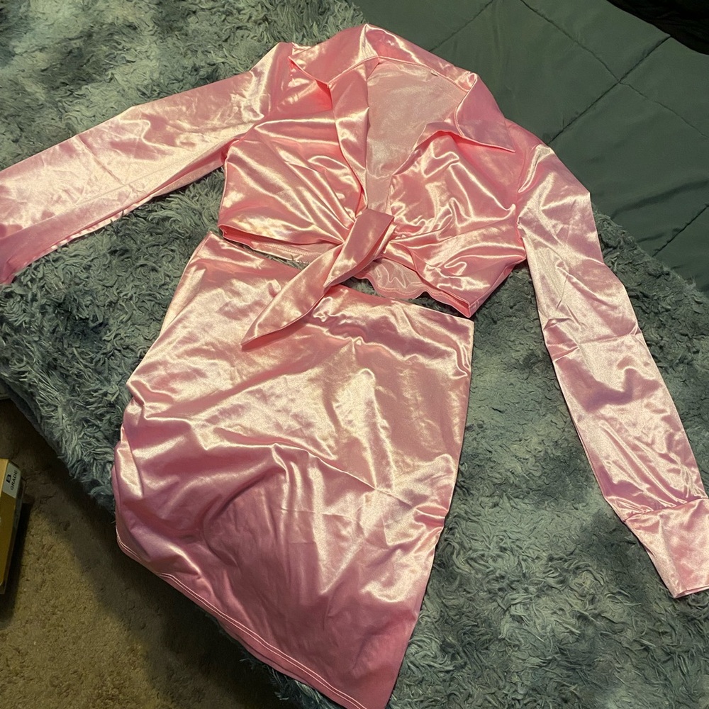 Beautiful two pieces pink skirt set.